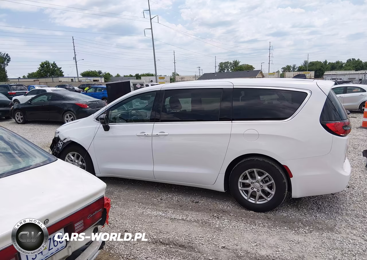 2026 Chrysler Pacifica Select VIN:2C4RC1BG5TR283553 - 14