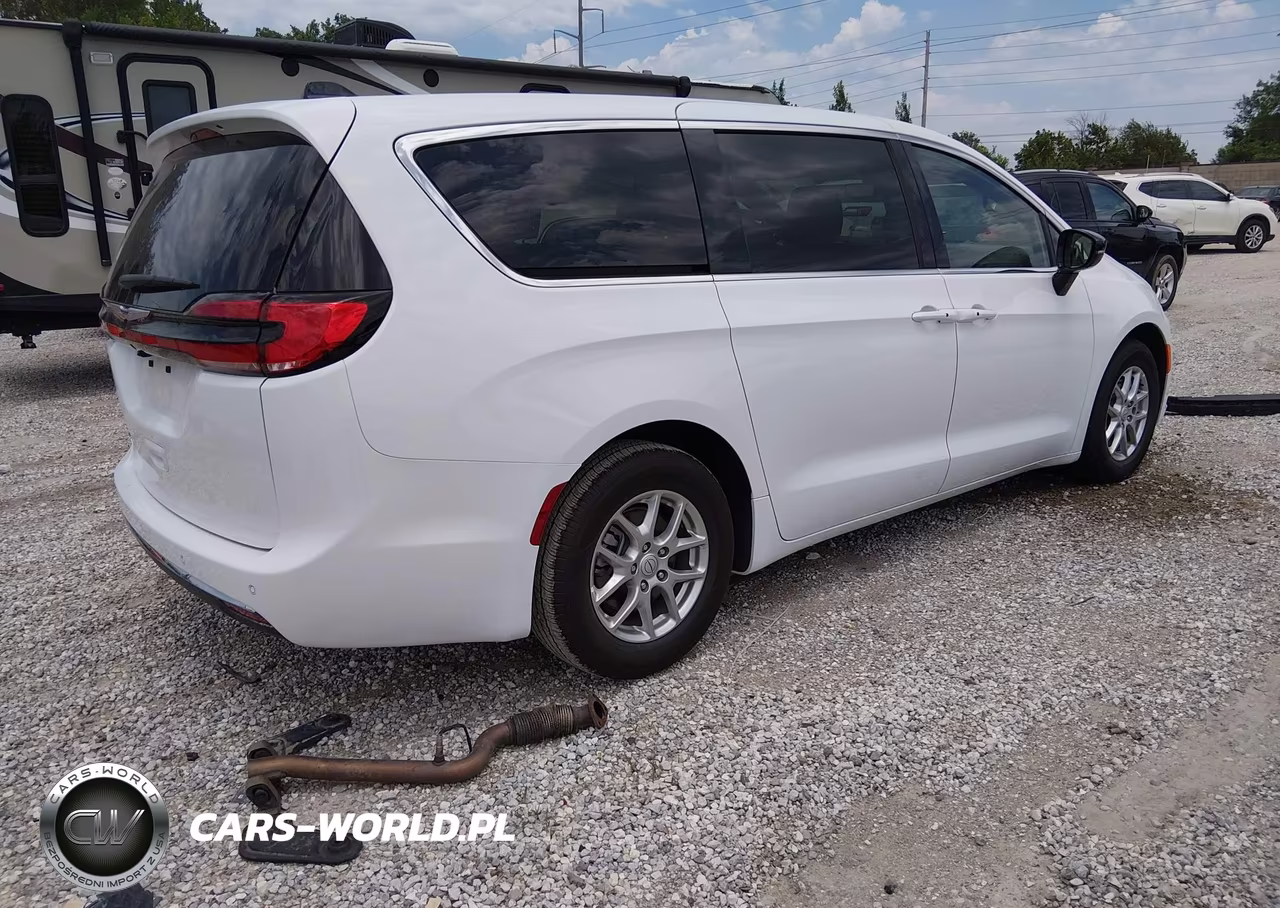 2026 Chrysler Pacifica Select VIN:2C4RC1BG5TR283553 - 4