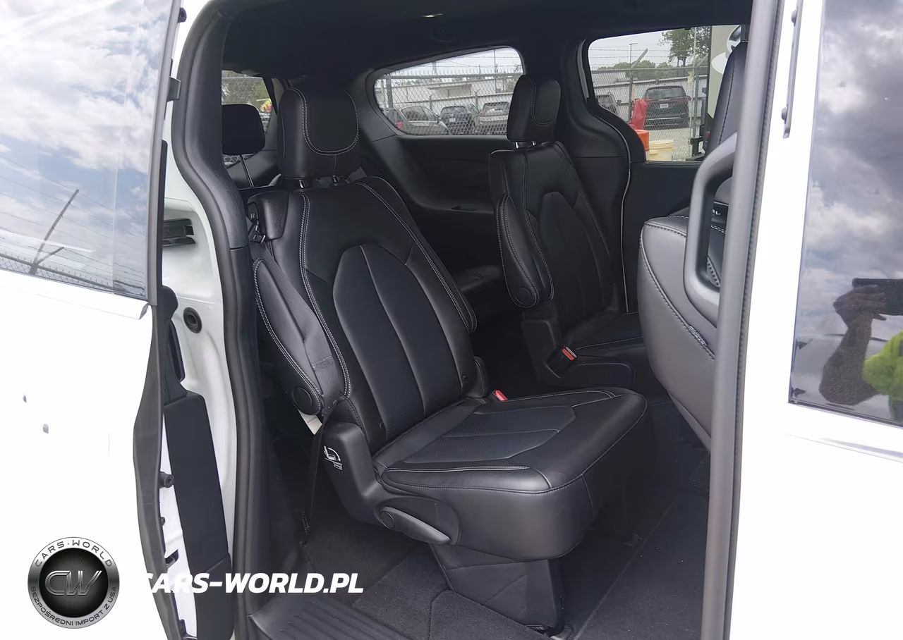 2026 Chrysler Pacifica Select VIN:2C4RC1BG5TR283553 - 8