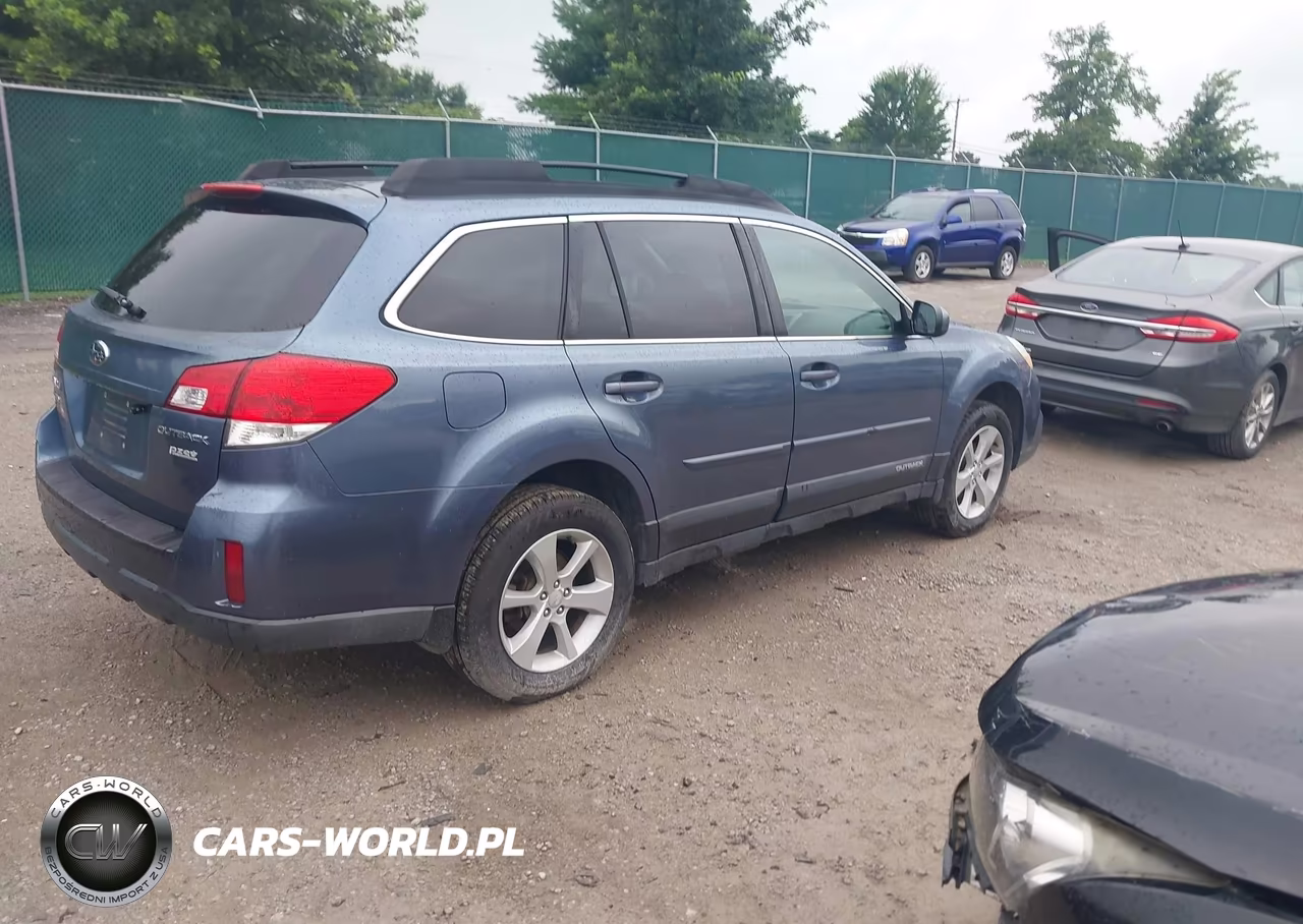 2013 Subaru Outback 2.5I Premium VIN:4S4BRBCC5D3228494 - 4