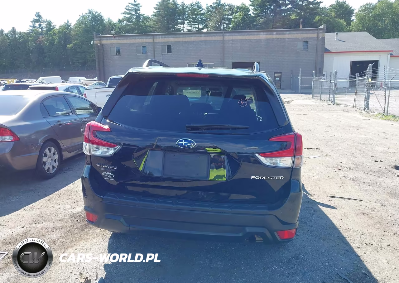 2021 Subaru Forester Premium VIN:JF2SKAFC5MH530077 - 17