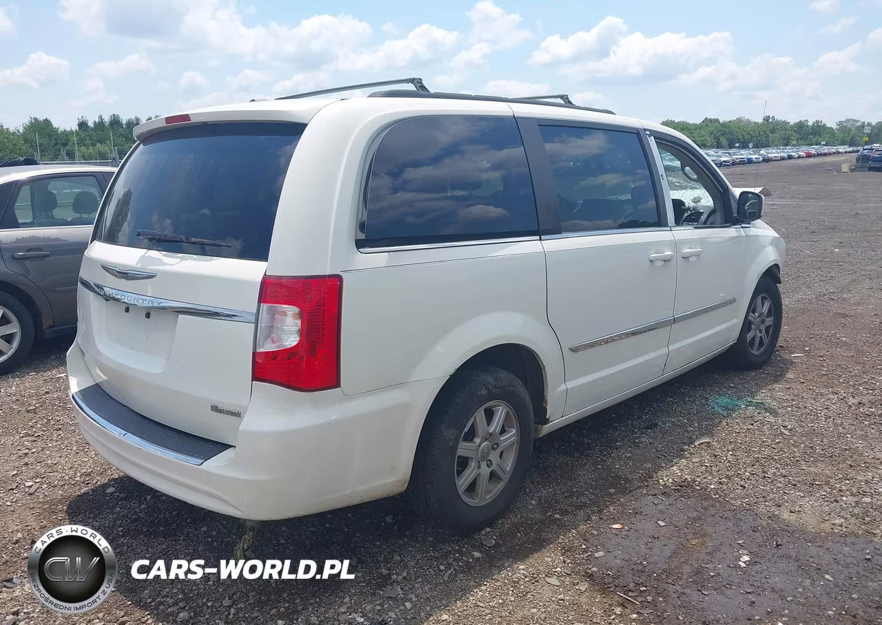2013 Chrysler Town & Country Touring VIN:2C4RC1BG7DR556638 - 4
