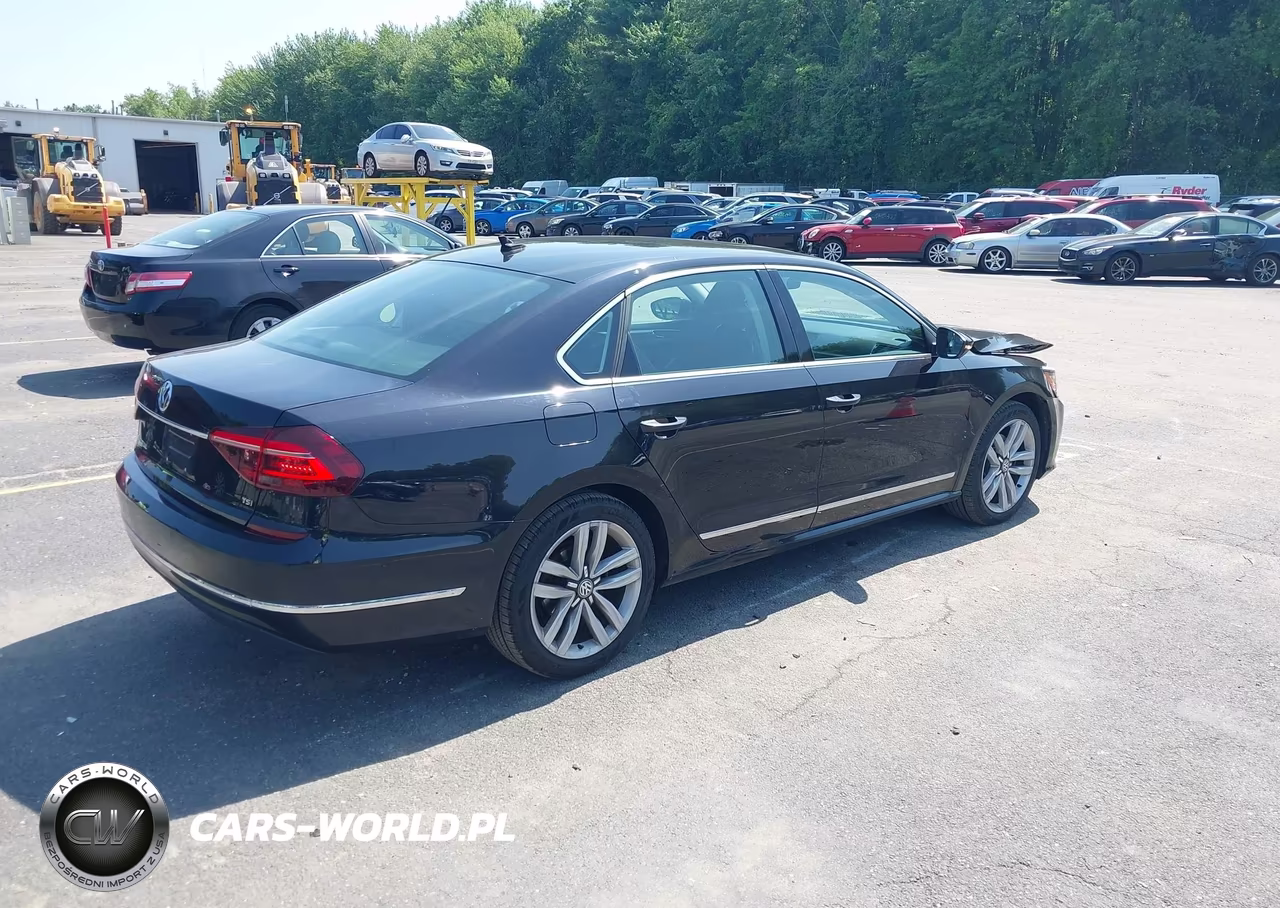 2017 Volkswagen Passat 1.8T Sel Premium VIN:1VWCT7A3XHC057884 - 4