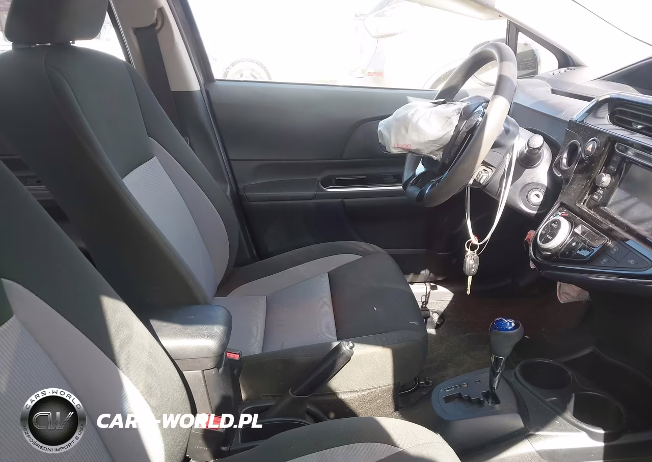 2019 Toyota Prius C L VIN:JTDKDTB39K1624981 - 5