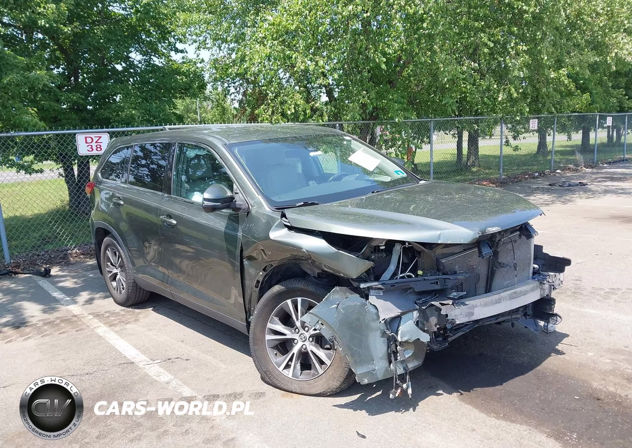 2019 Toyota Highlander Le Plus VIN:5TDBZRFH4KS922514 - 1