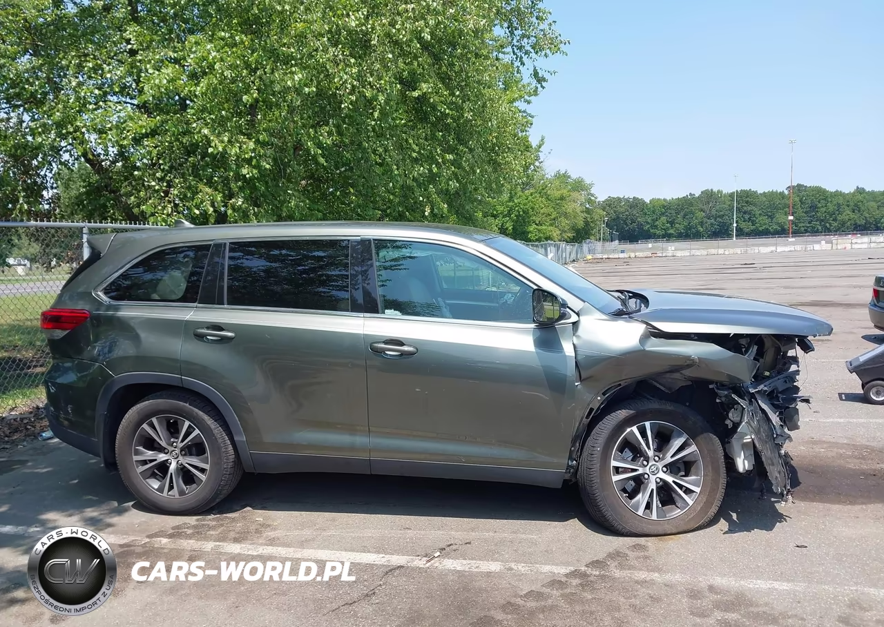 2019 Toyota Highlander Le Plus VIN:5TDBZRFH4KS922514 - 13