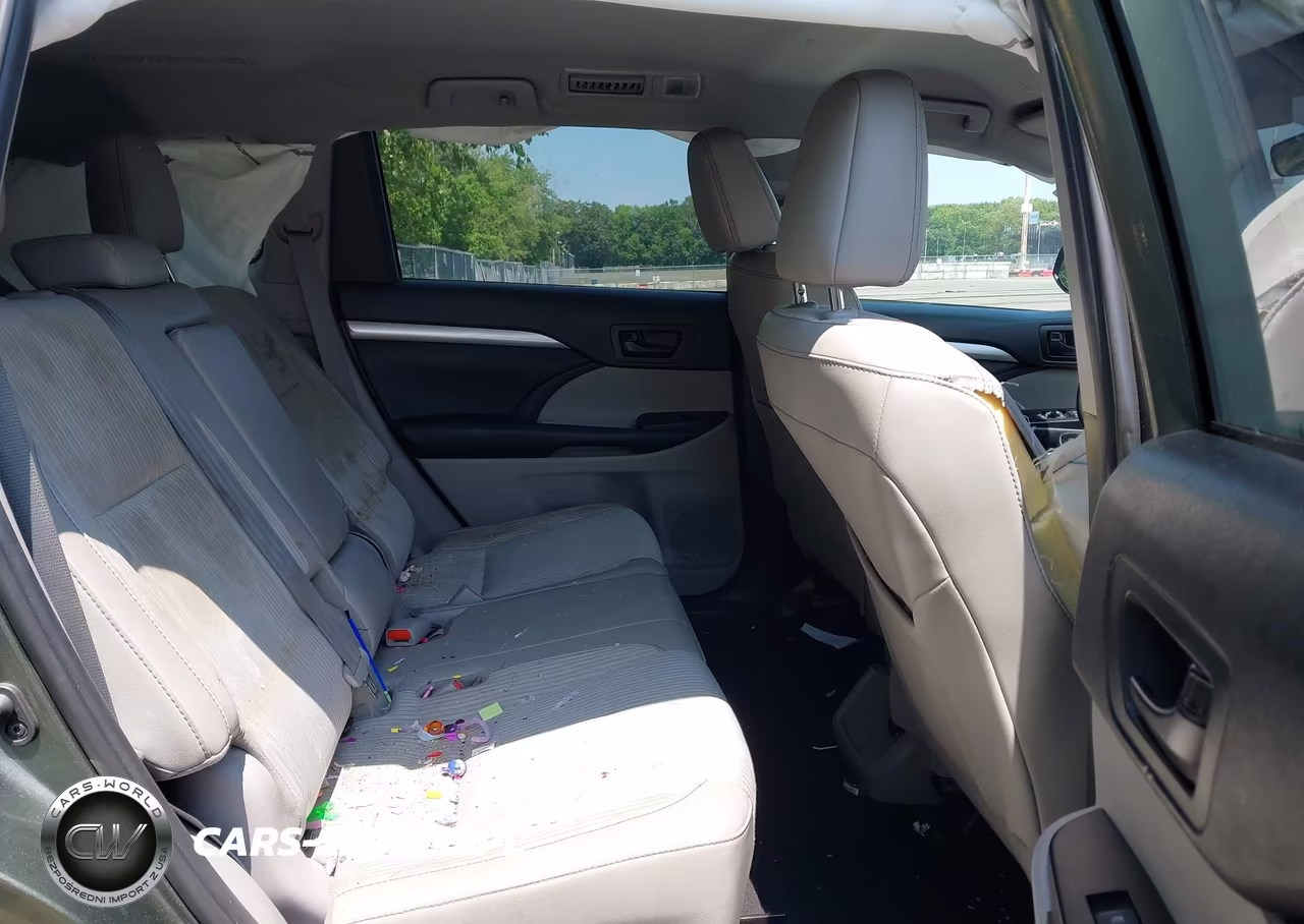2019 Toyota Highlander Le Plus VIN:5TDBZRFH4KS922514 - 8