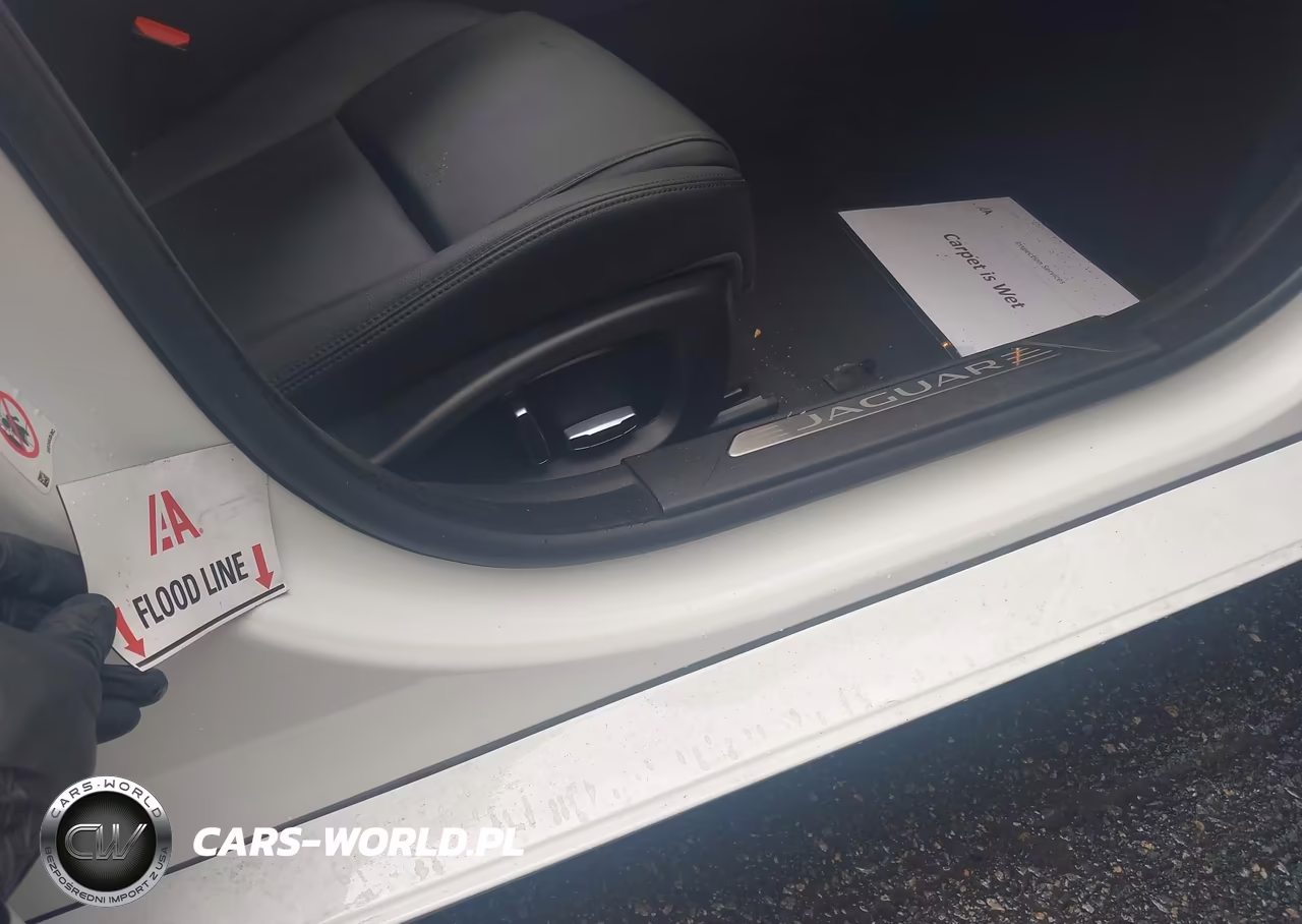 2019 Jaguar Xe 25T VIN:SAJAR4FX2KCP49939 - 6