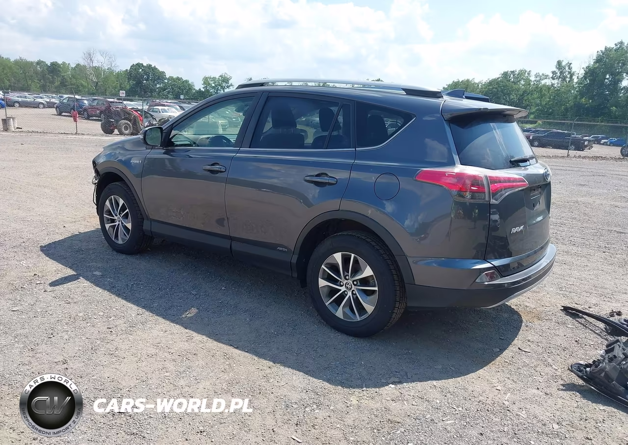 2018 Toyota Rav4 Hybrid Le VIN:JTMRJREV4JD252650 - 3