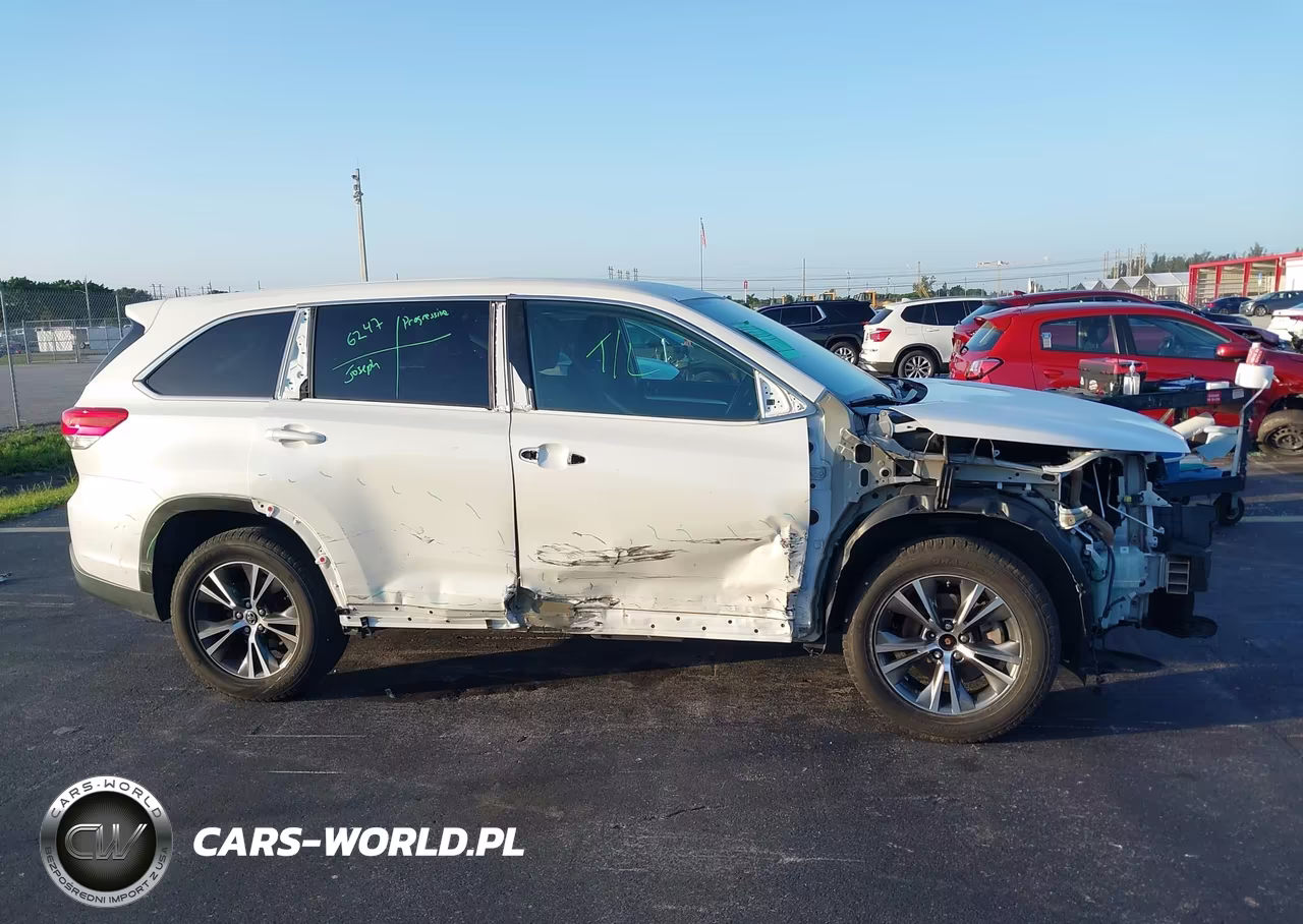 2019 Toyota Highlander Le VIN:5TDZARFH4KS057257 - 13