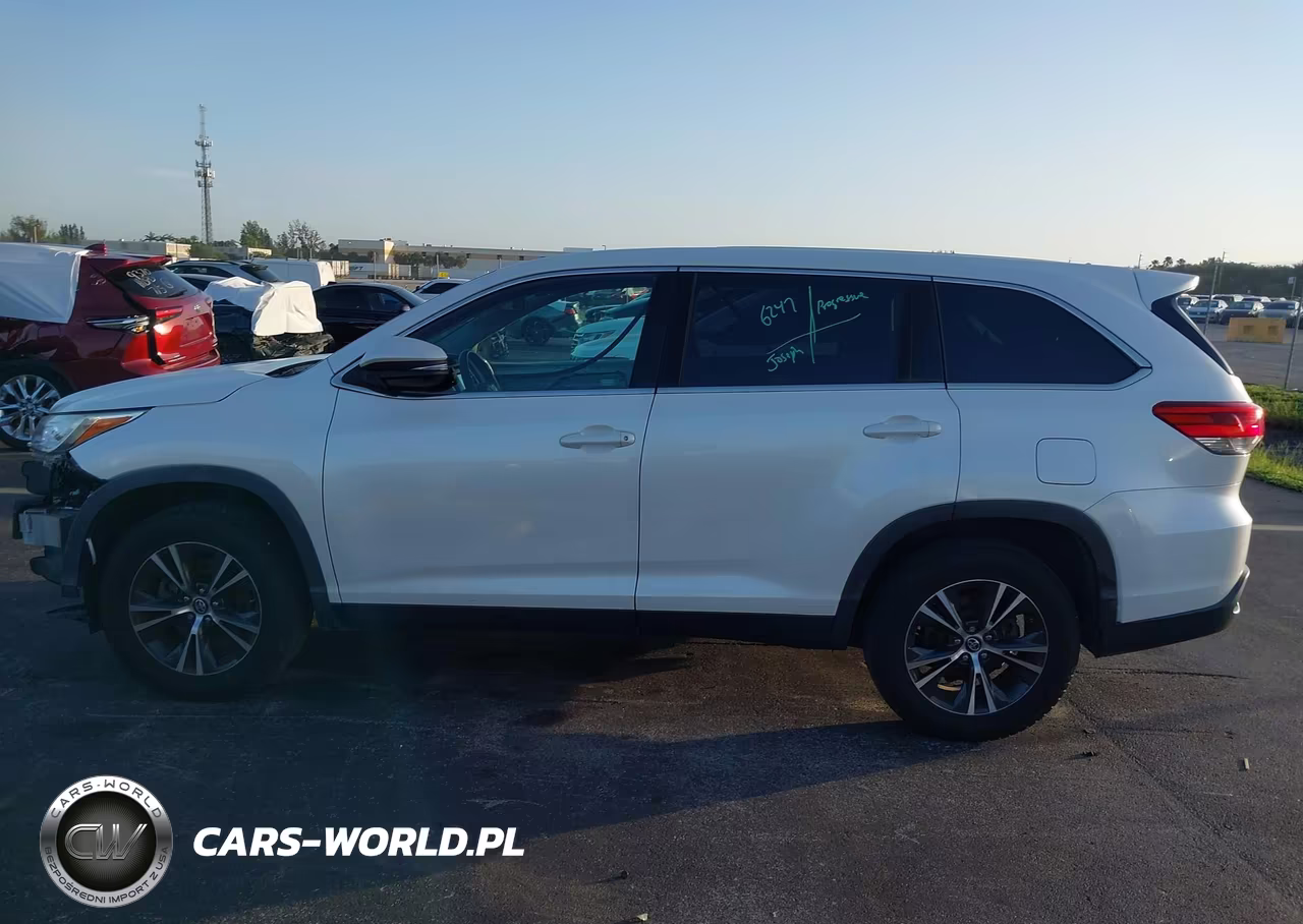 2019 Toyota Highlander Le VIN:5TDZARFH4KS057257 - 14