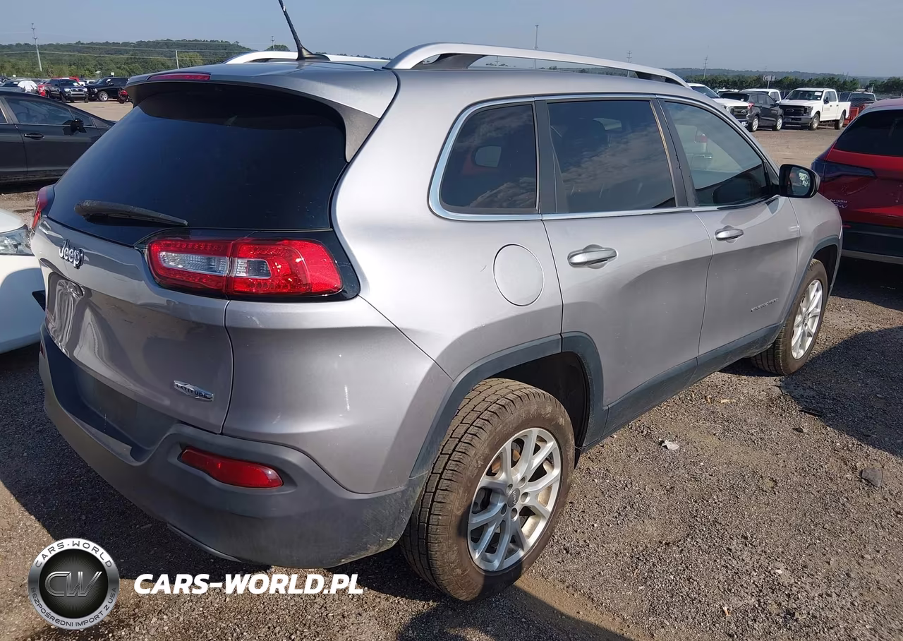 2018 Jeep Cherokee Latitude Fwd VIN:1C4PJLCB3JD611676 - 4