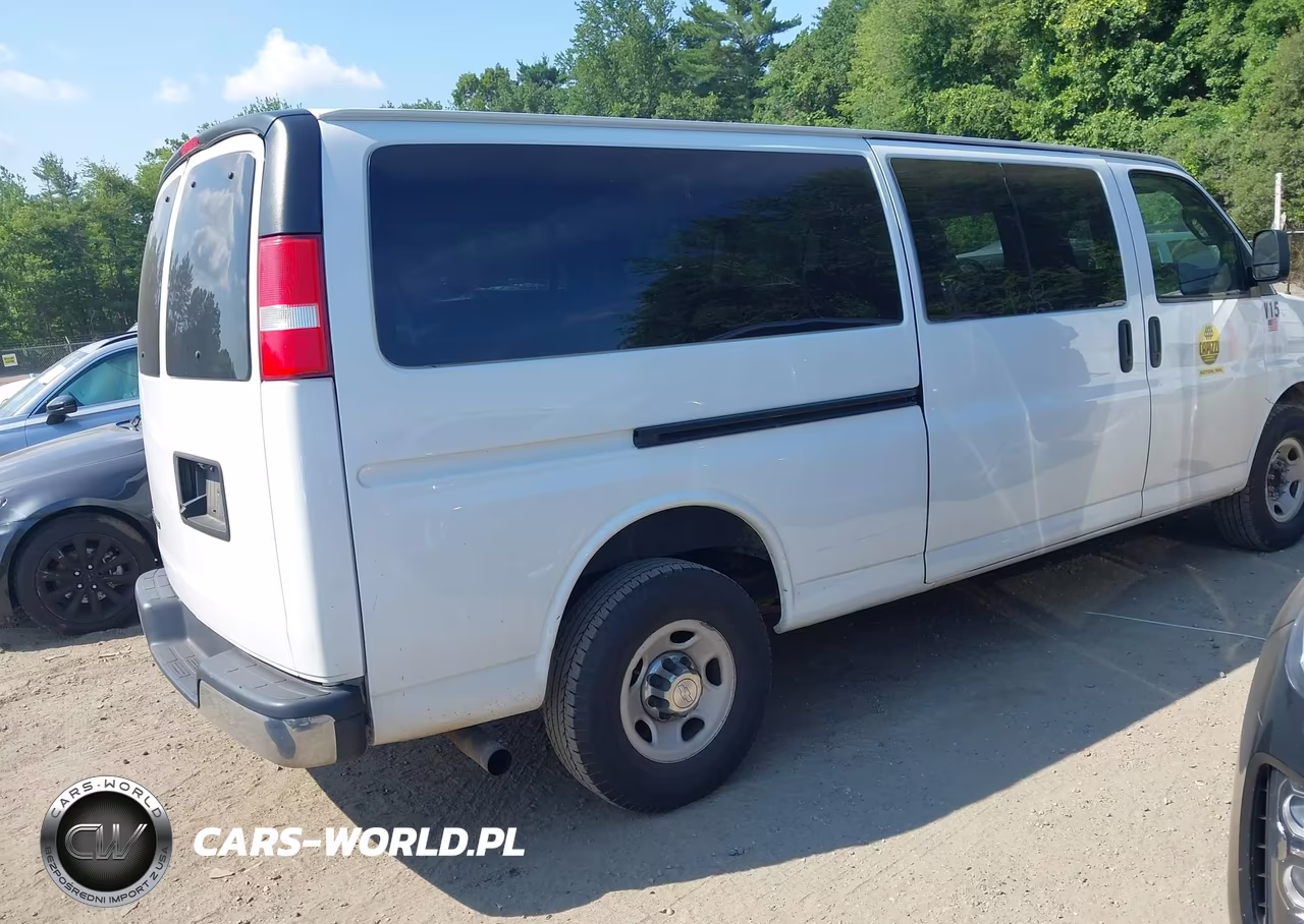 2019 Chevrolet Express 3500 Lt VIN:1GAZGPFG5K1273747 - 4