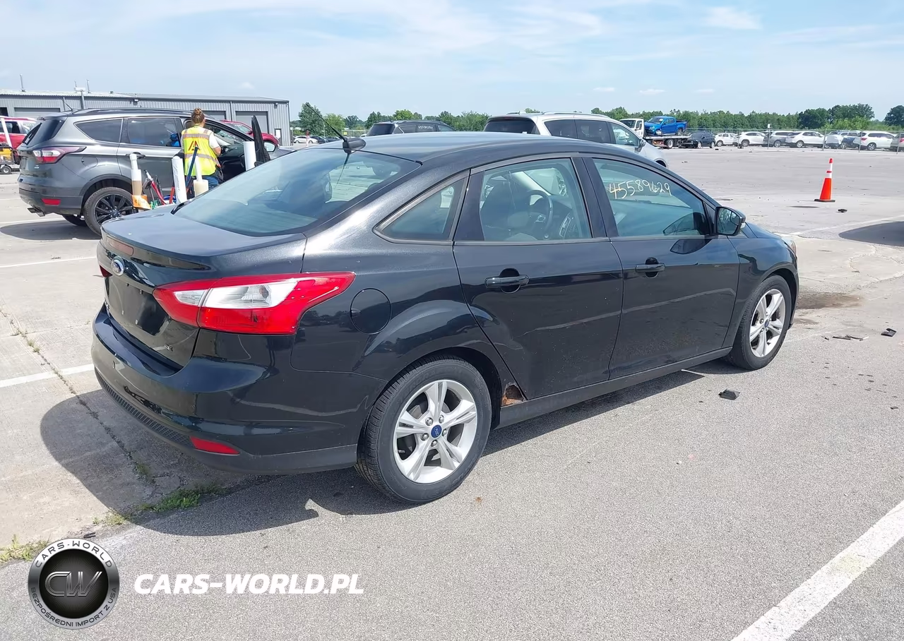 2014 Ford Focus Se VIN:1FADP3F20EL105897 - 4