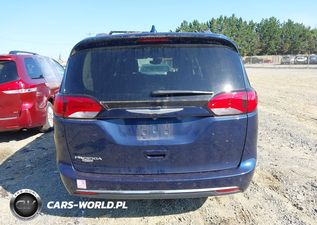 2018 Chrysler Pacifica Touring L VIN:2C4RC1BGXJR123567 - 16