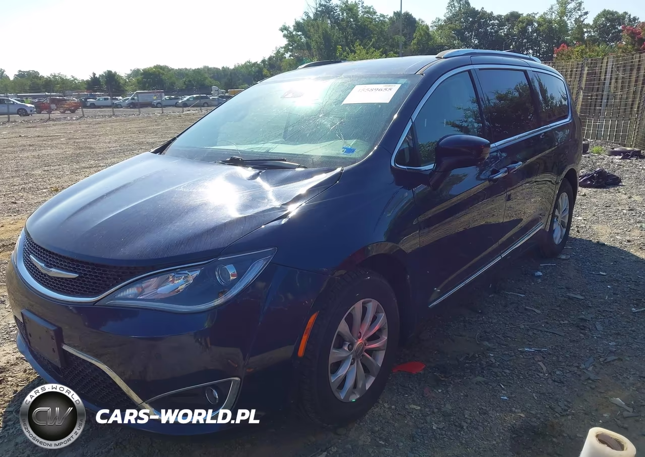 2018 Chrysler Pacifica Touring L VIN:2C4RC1BGXJR123567 - 2