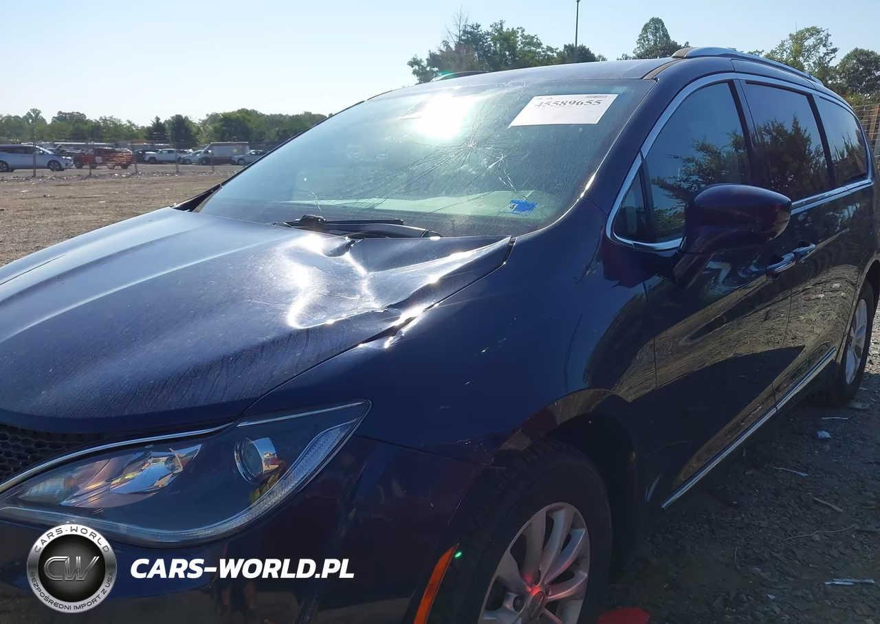 2018 Chrysler Pacifica Touring L VIN:2C4RC1BGXJR123567 - 6
