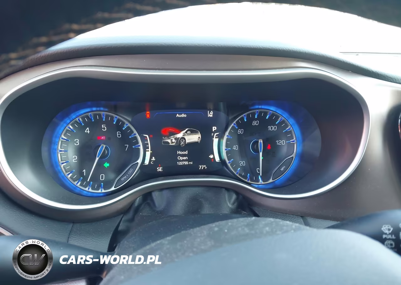2018 Chrysler Pacifica Touring L VIN:2C4RC1BGXJR123567 - 7