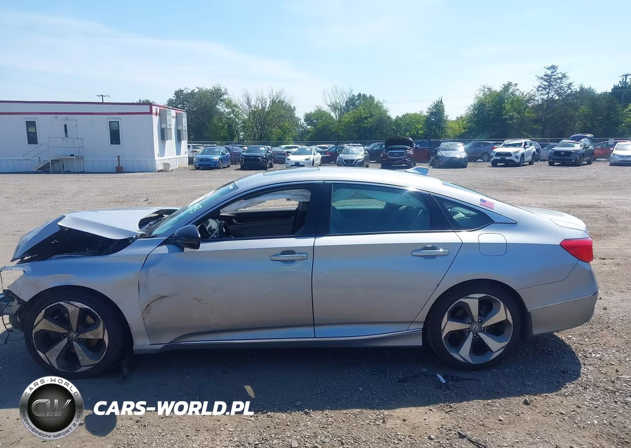 2018 Honda Accord Touring VIN:1HGCV1F91JA142350 - 15
