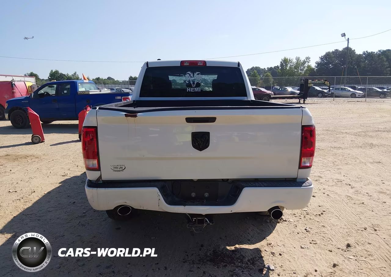 2019 Ram 1500 Classic Express 4X2 6'4 Box VIN:1C6RR6FT4KS500582 - 17