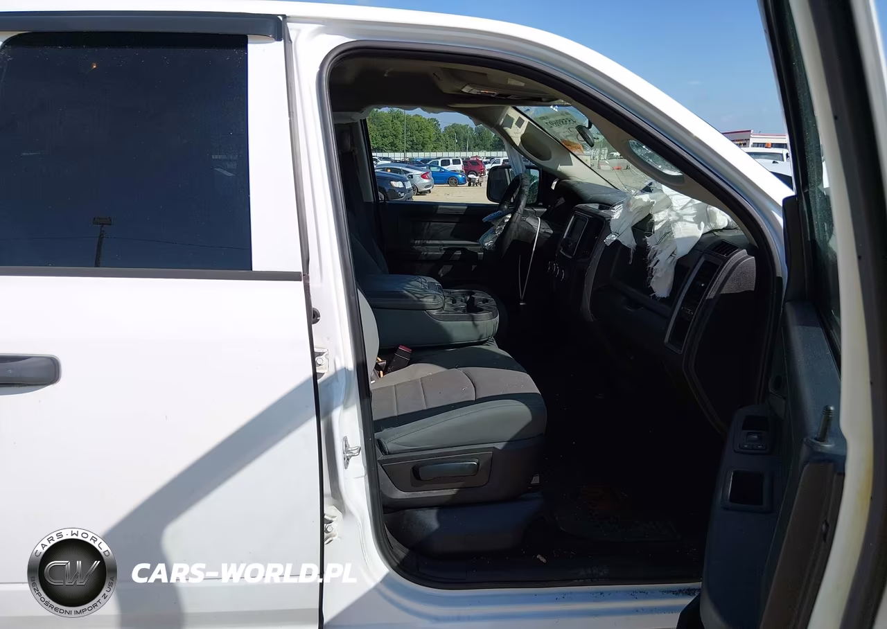 2019 Ram 1500 Classic Express 4X2 6'4 Box VIN:1C6RR6FT4KS500582 - 5