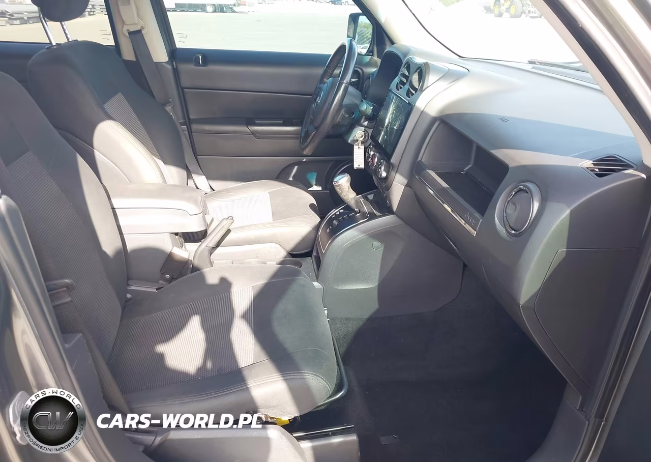 2012 Jeep Patriot Latitude VIN:1C4NJRFB4CD685102 - 5
