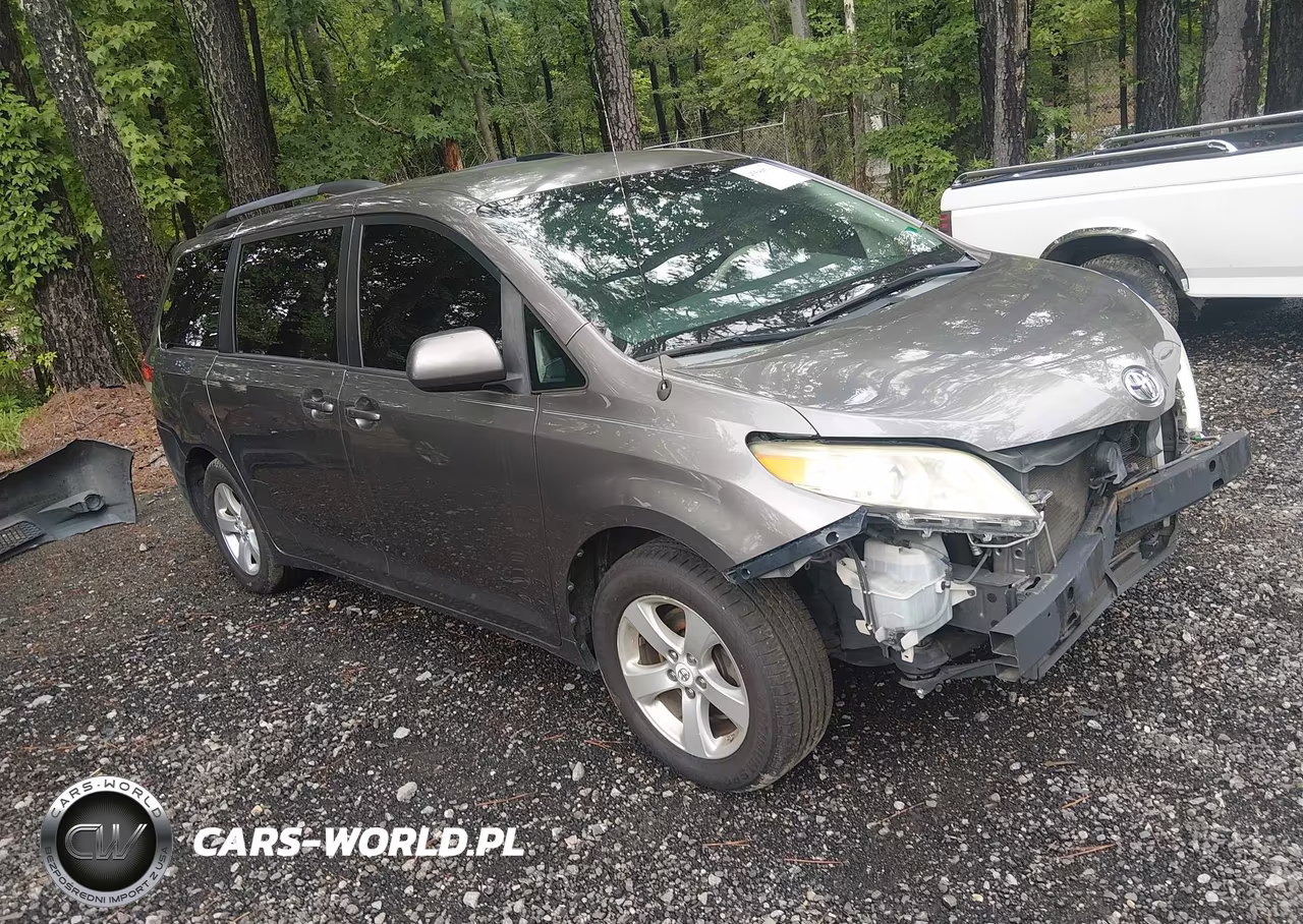 2012 Toyota Sienna Le V6 8 Passenger – zdjęcie 1 z 17