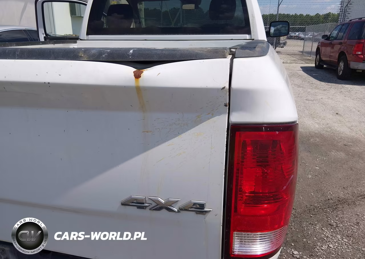 2021 Ram 1500 Classic VIN:3C6JR7AG2MG635275 - 17