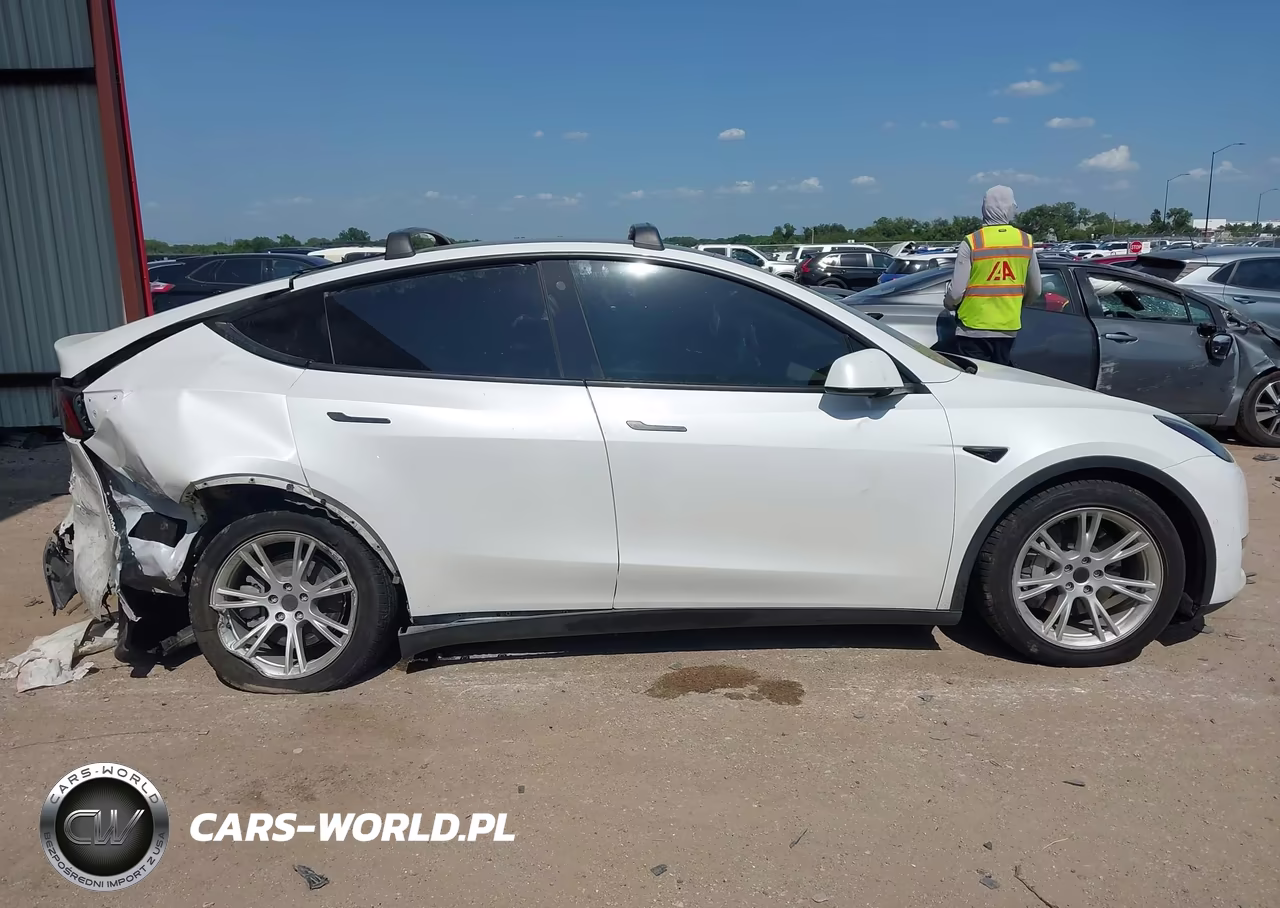 2022 Tesla Model Y Long Range Dual Motor All-Wheel Drive VIN:7SAYGDEE1NF407833 - 10