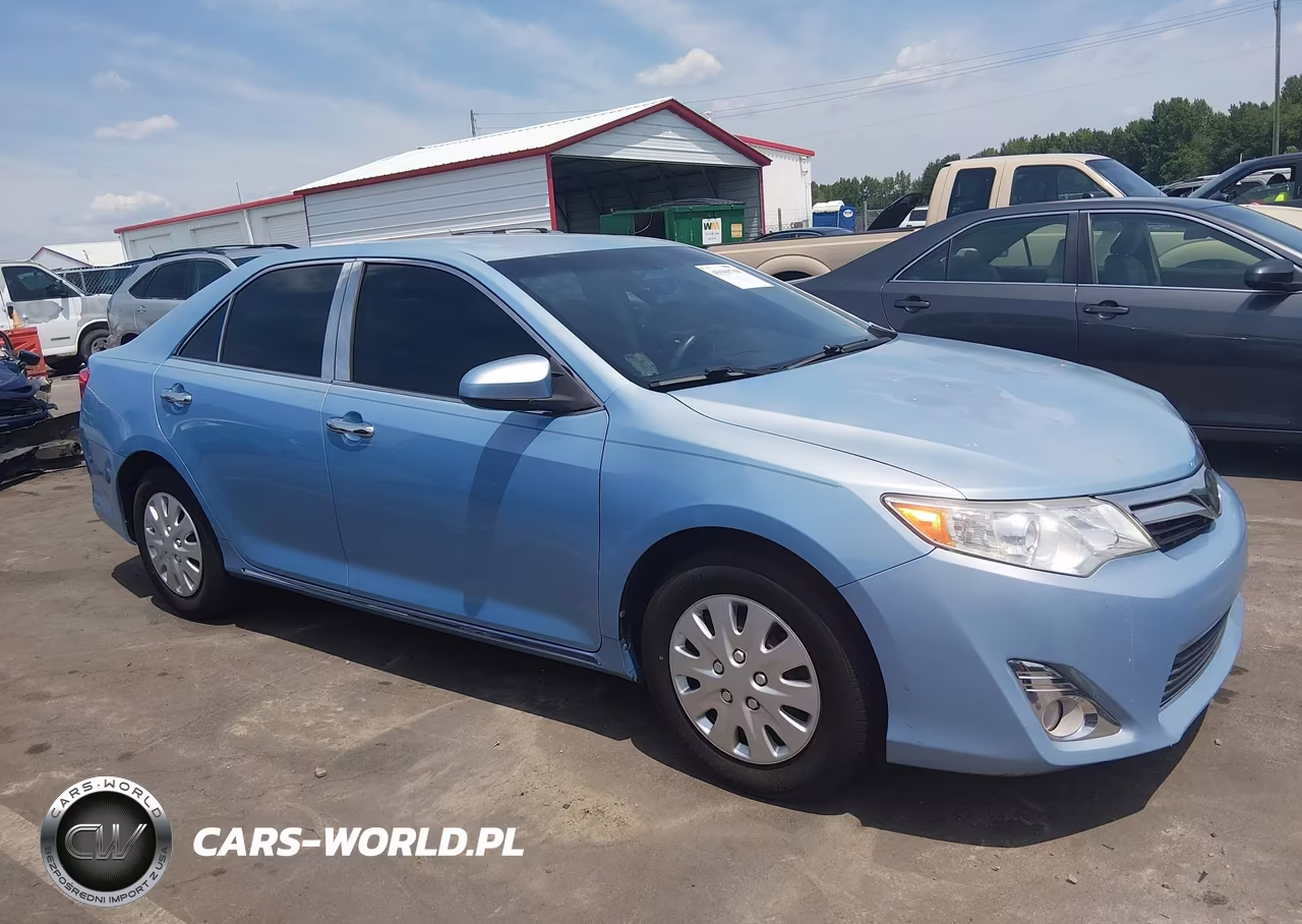 2012 Toyota Camry Le – zdjęcie 1 z 16