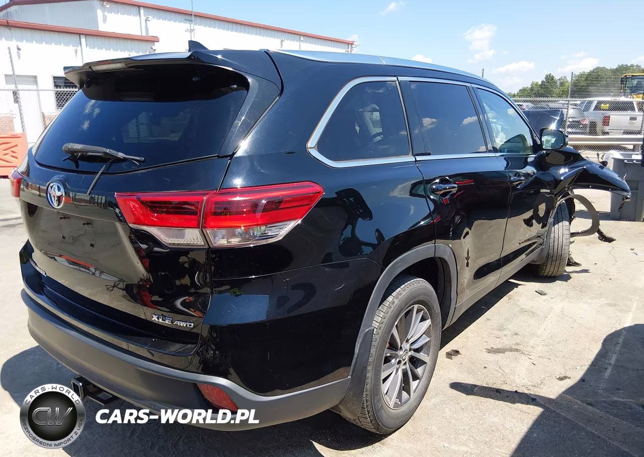2019 Toyota Highlander Xle VIN:5TDJZRFH7KS587471 - 4