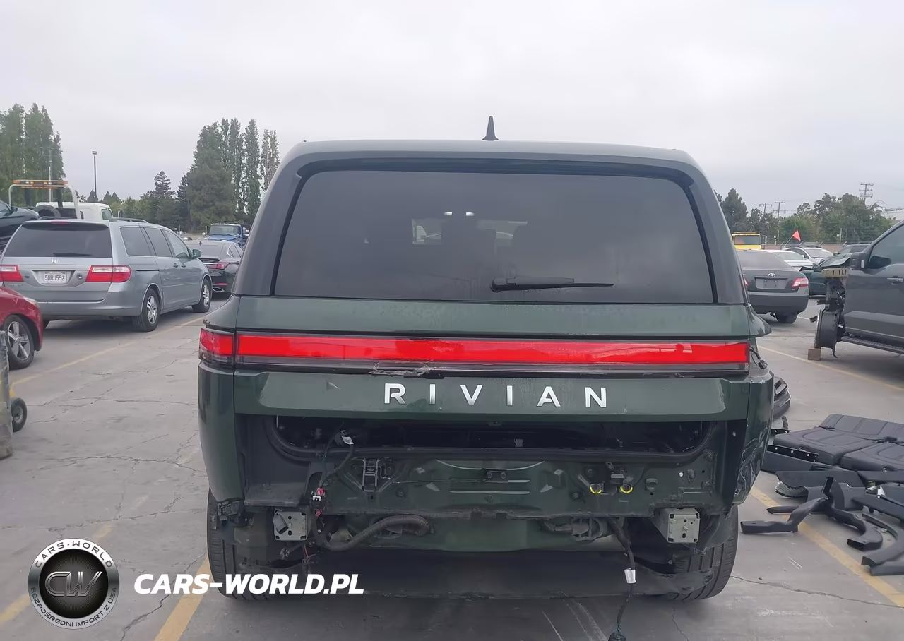 2022 Rivian R1S Launch Edition VIN:7PDSGABL7NN000825 - 17