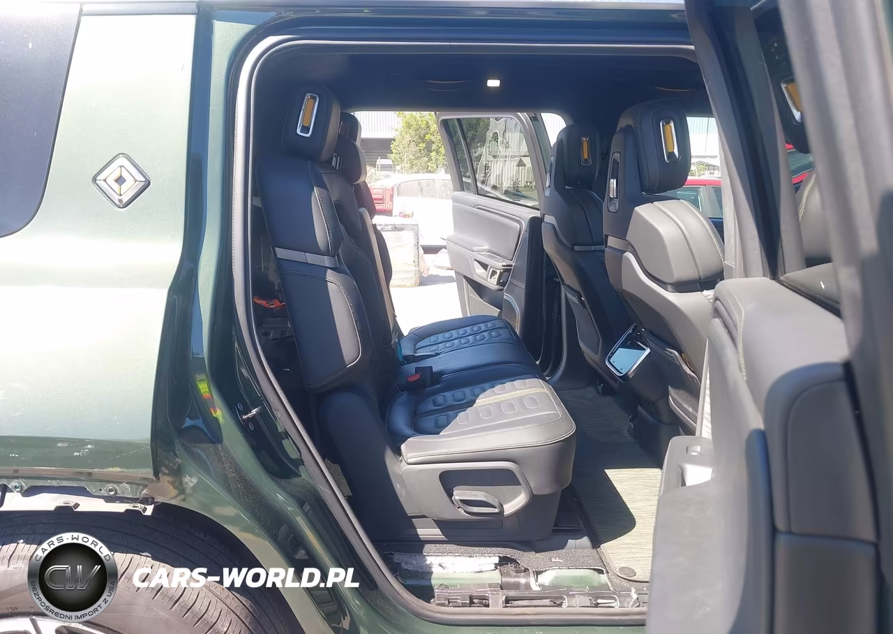 2022 Rivian R1S Launch Edition VIN:7PDSGABL7NN000825 - 8