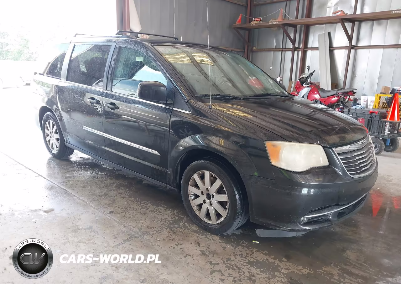 2013 Chrysler Town & Country Touring – zdjęcie 1 z 13