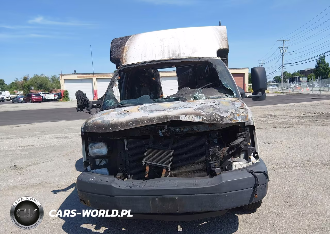 2005 GMC Savana Cutaway Standard VIN:1GDHG31U351113598 - 13