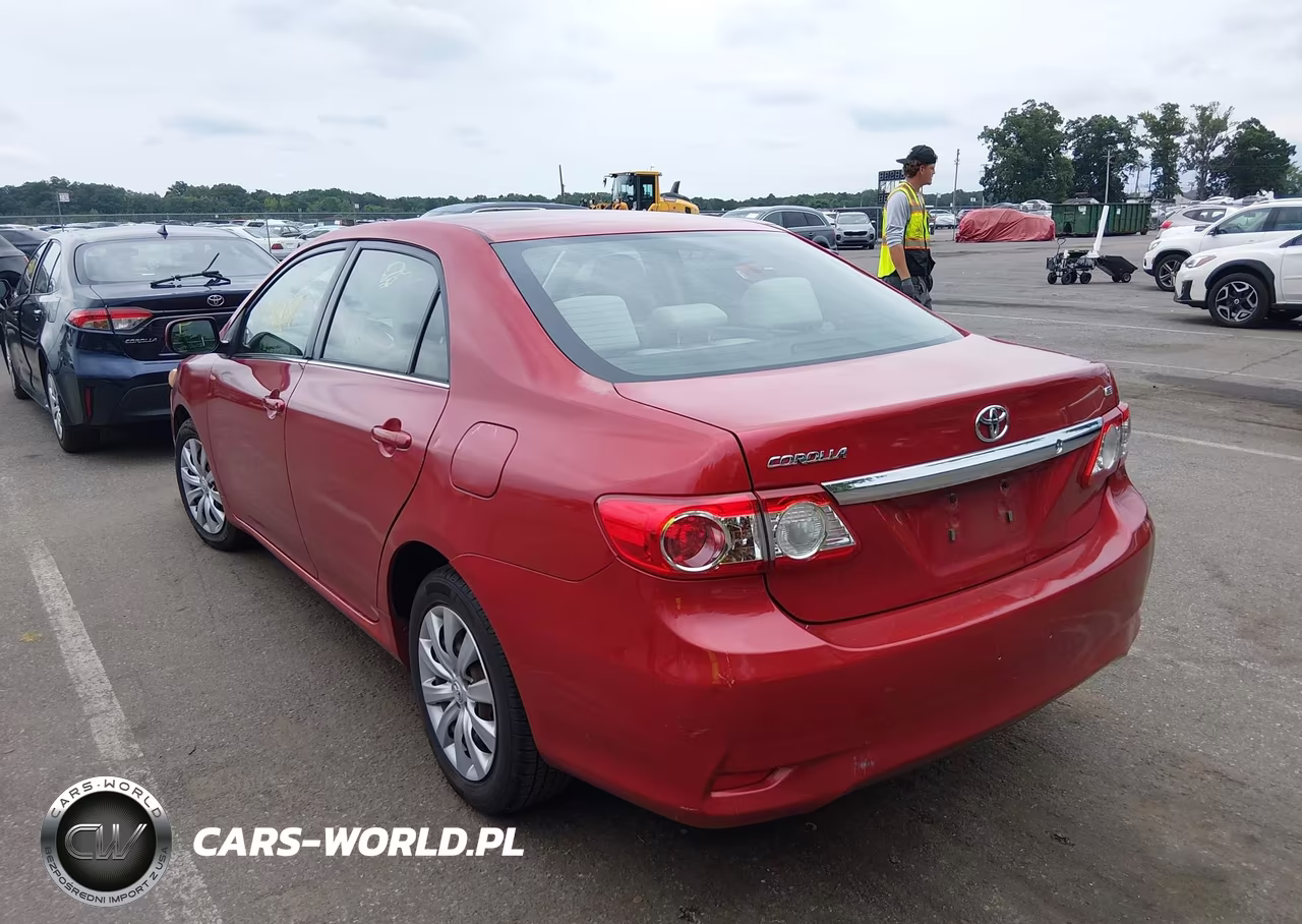 2013 Toyota Corolla Le VIN:JTDBU4EE0DJ116940 - 3