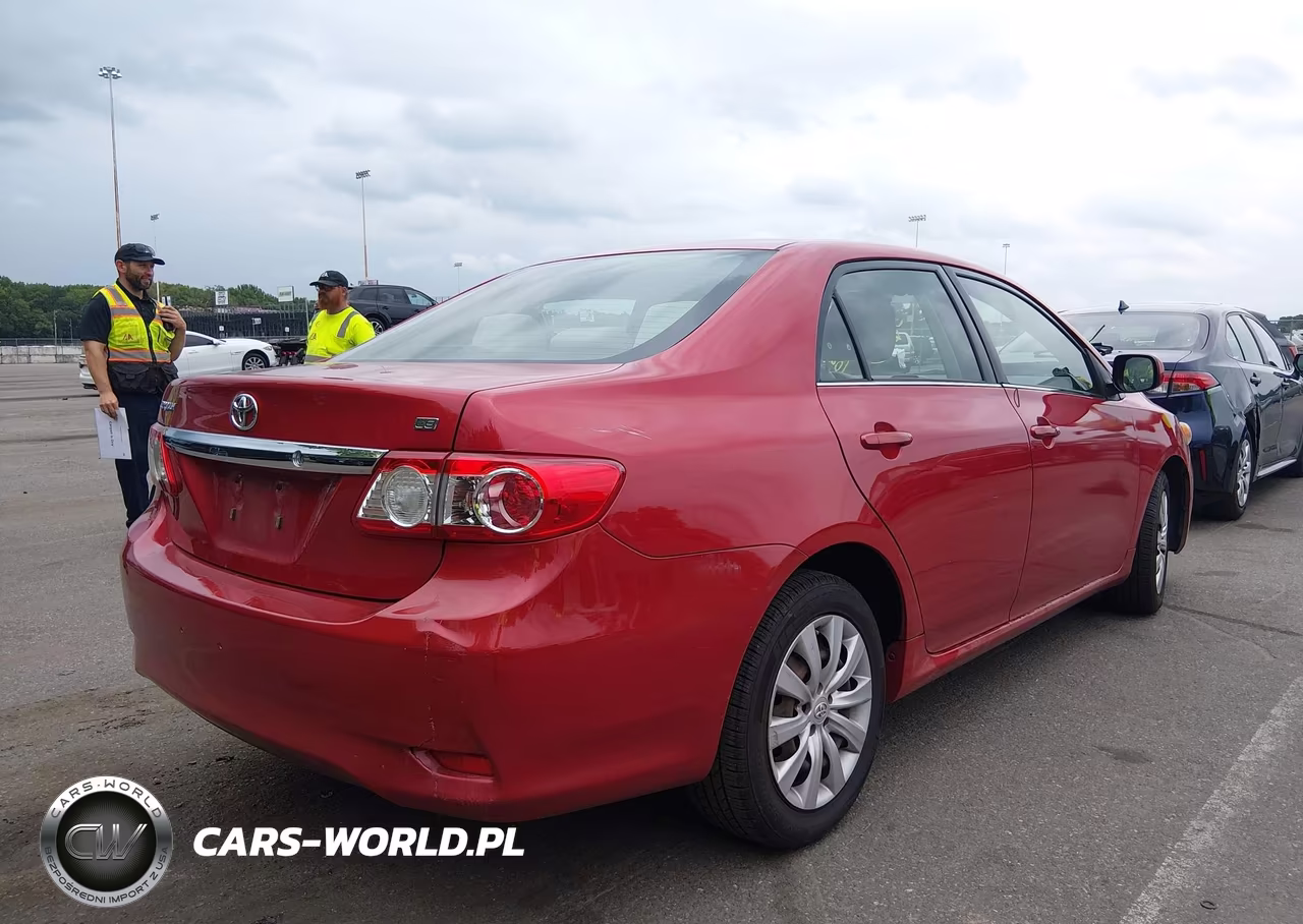 2013 Toyota Corolla Le VIN:JTDBU4EE0DJ116940 - 4