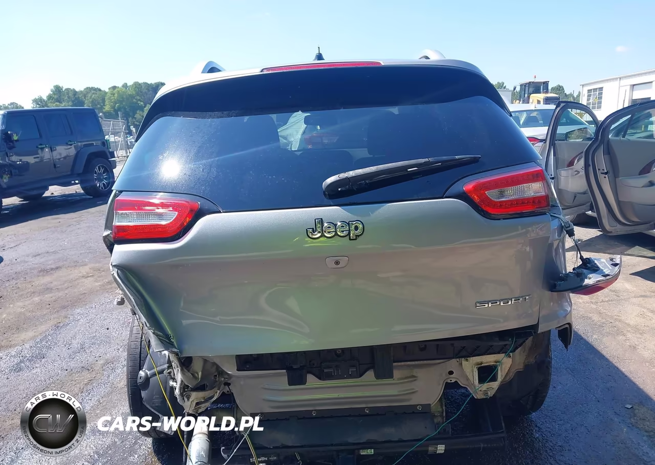2015 Jeep Cherokee Sport VIN:1C4PJLAB3FW637404 - 17