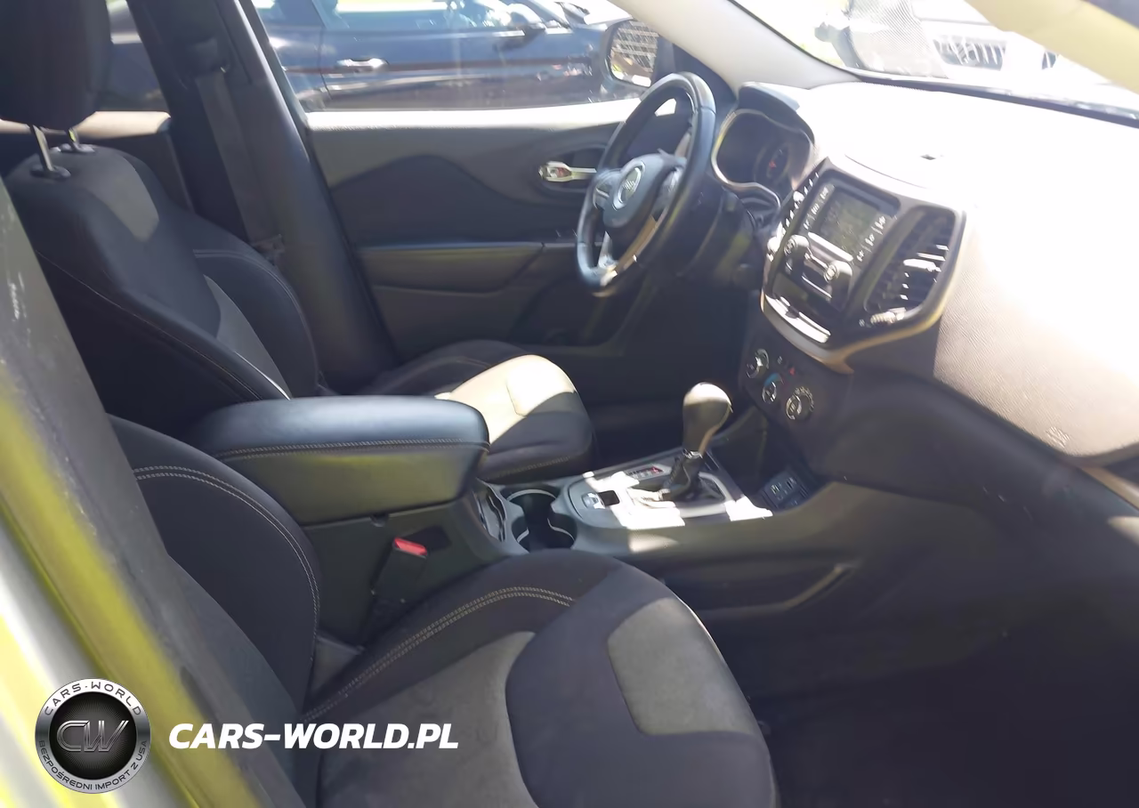 2015 Jeep Cherokee Sport VIN:1C4PJLAB3FW637404 - 5
