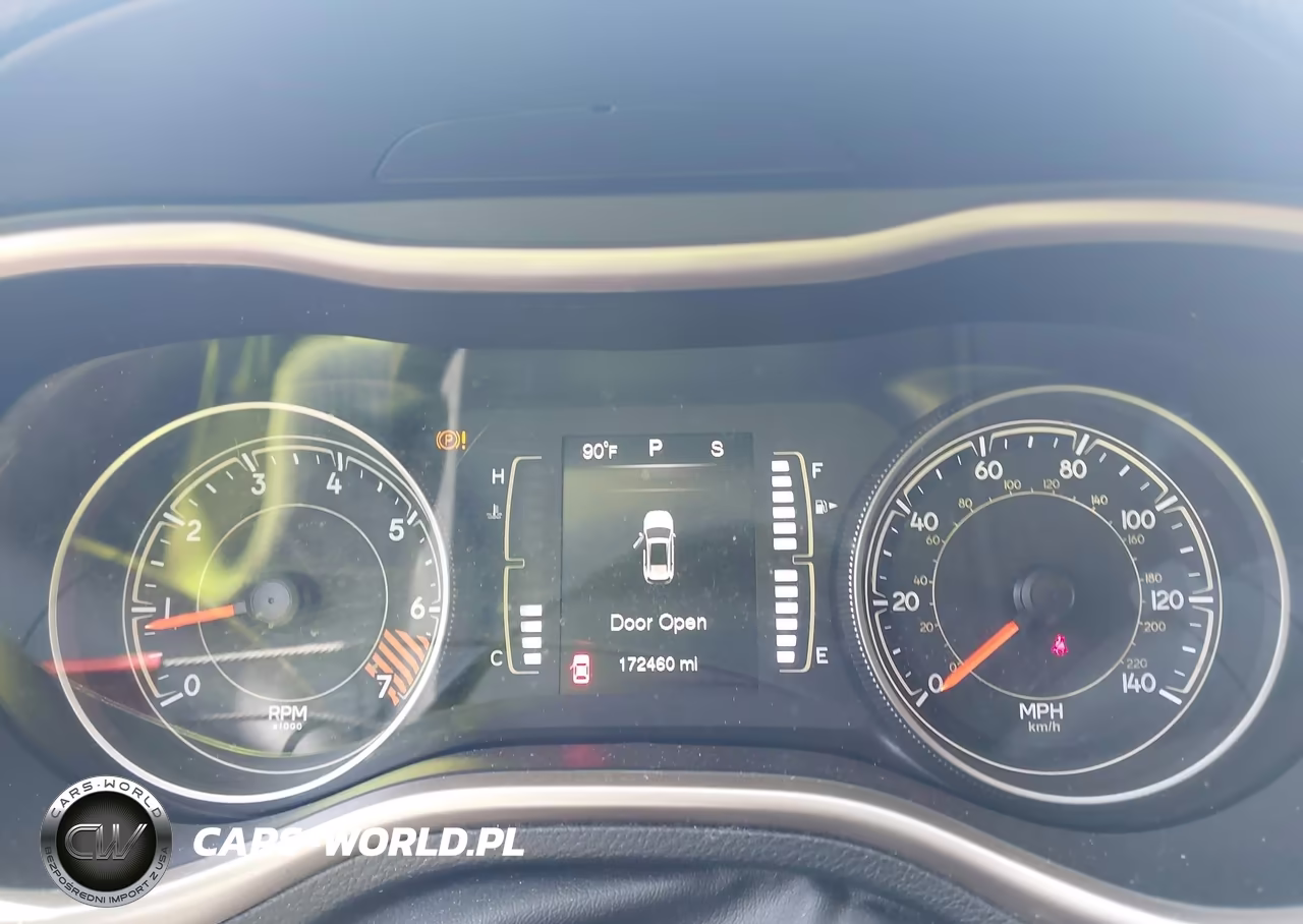 2015 Jeep Cherokee Sport VIN:1C4PJLAB3FW637404 - 7