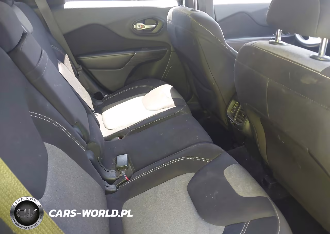 2015 Jeep Cherokee Sport VIN:1C4PJLAB3FW637404 - 8