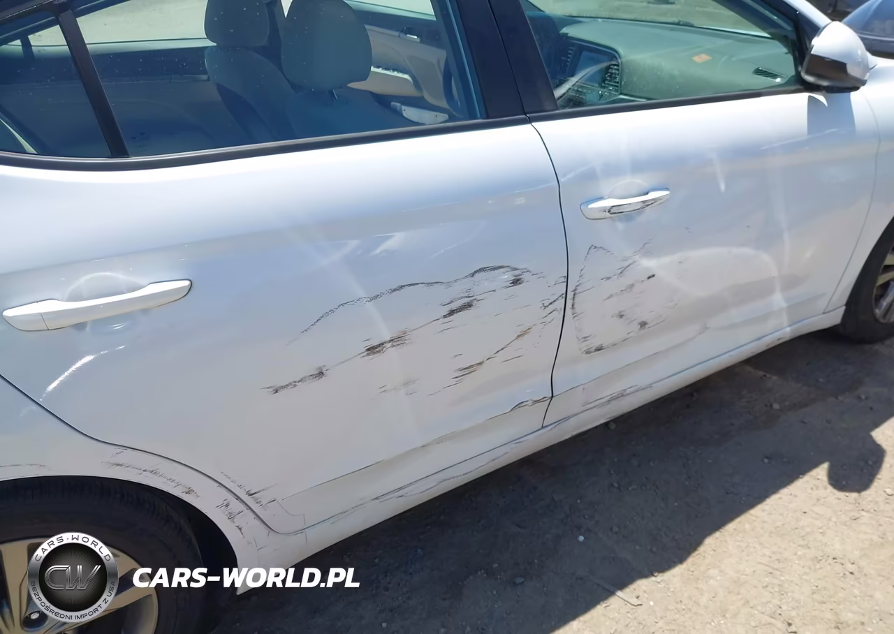 2018 Hyundai Elantra Sel VIN:5NPD84LF5JH388588 - 17