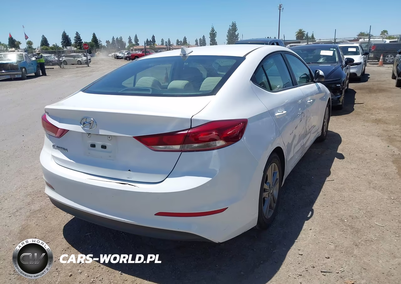 2018 Hyundai Elantra Sel VIN:5NPD84LF5JH388588 - 4