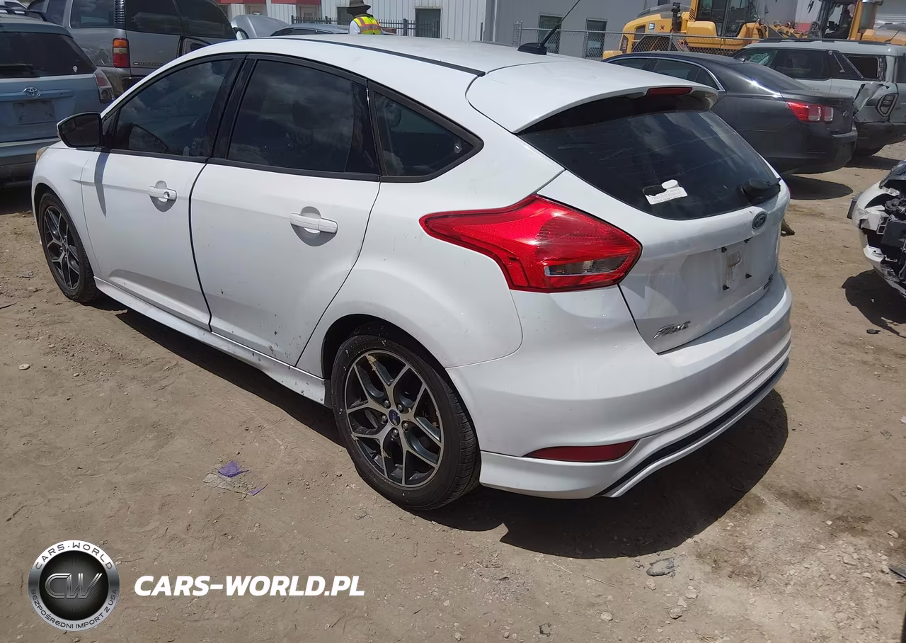 2016 Ford Focus Se VIN:1FADP3K23GL372296 - 3