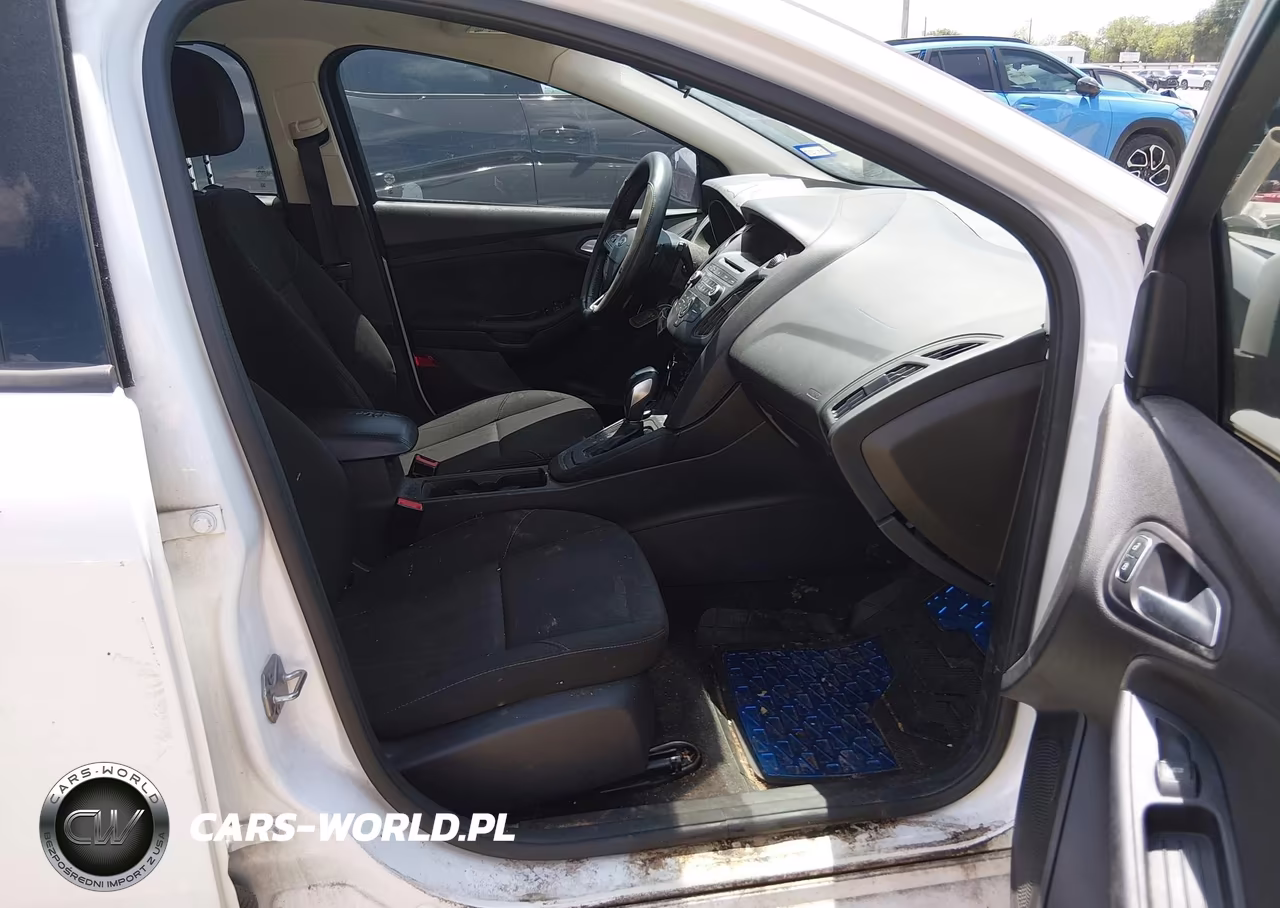 2016 Ford Focus Se VIN:1FADP3K23GL372296 - 5