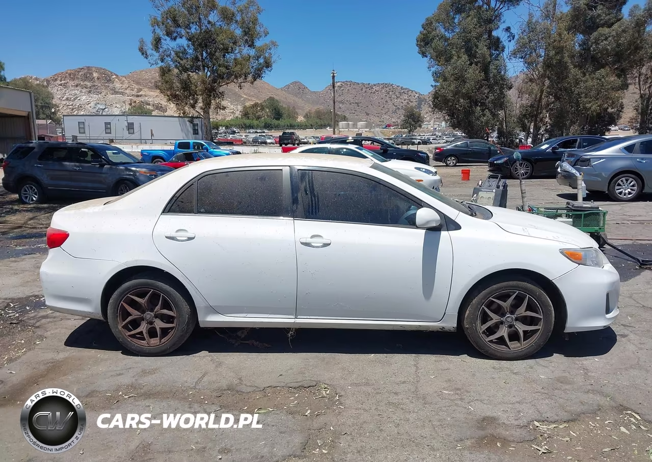 2013 Toyota Corolla Le VIN:5YFBU4EE1DP209493 - 13