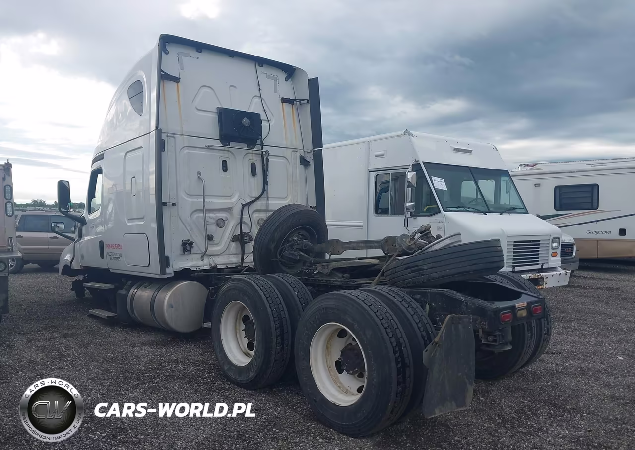 2019 Freightliner New Cascadia 126 VIN:1FUJHHDR2KLKL1545 - 3