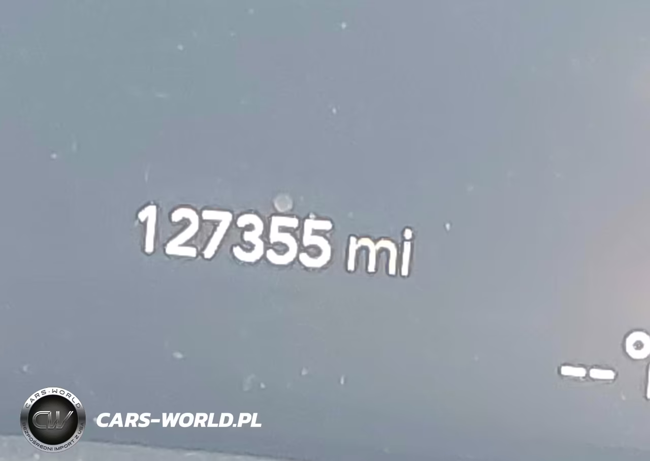 2018 Chrysler Pacifica Limited VIN:2C4RC1GG5JR139085 - 16
