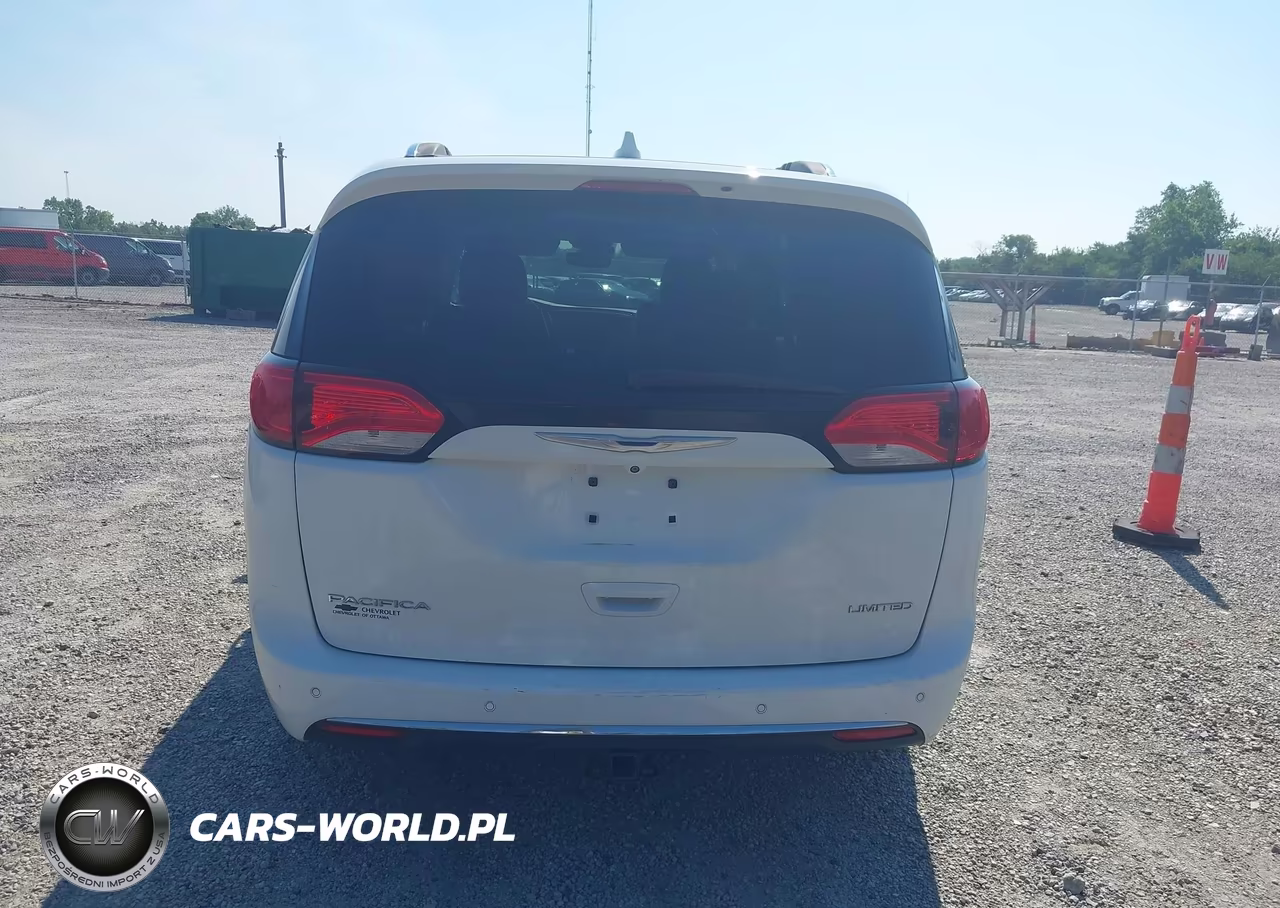 2018 Chrysler Pacifica Limited VIN:2C4RC1GG5JR139085 - 17