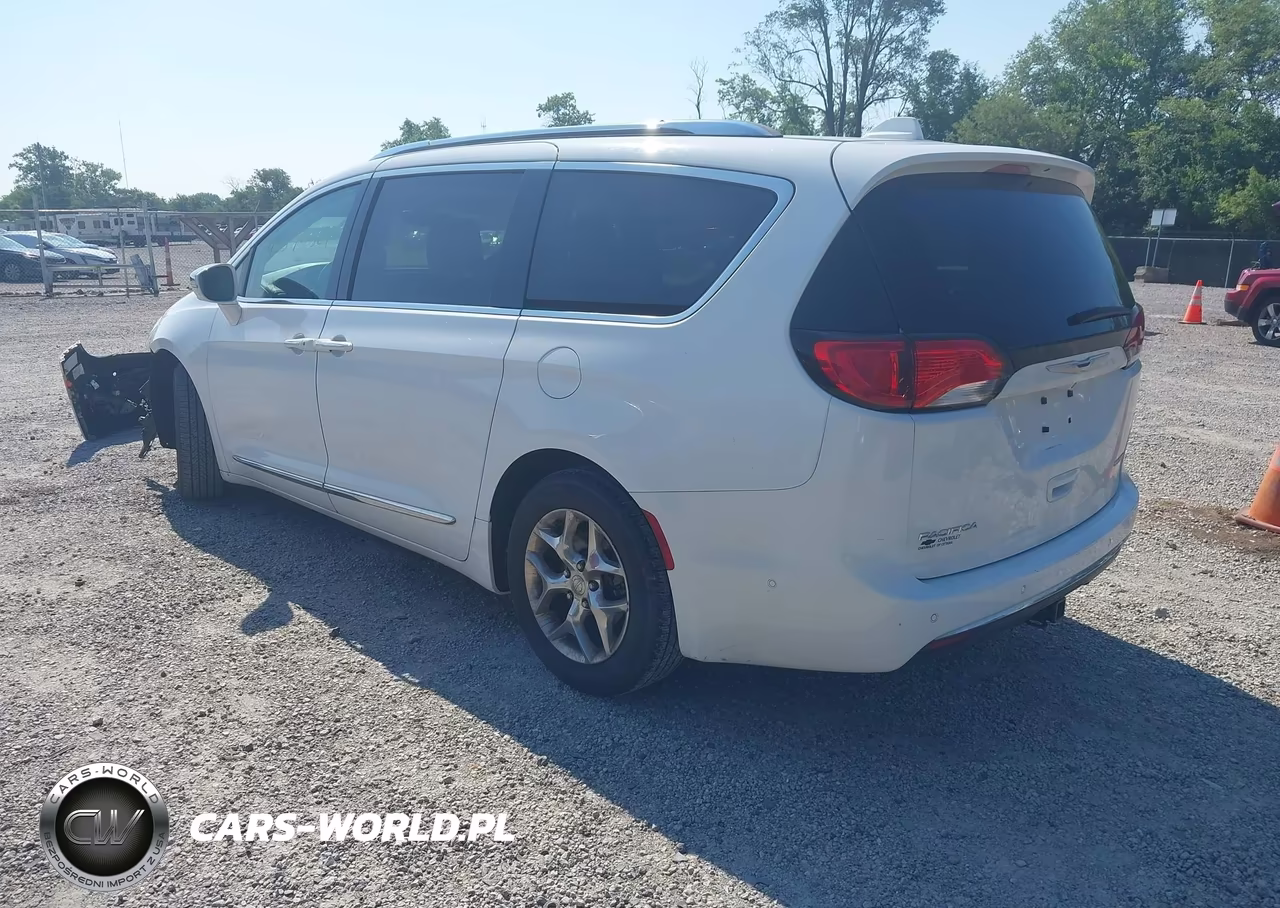 2018 Chrysler Pacifica Limited VIN:2C4RC1GG5JR139085 - 3
